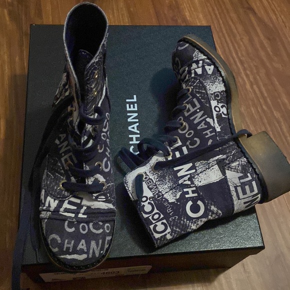 Graffiti combat boot by chanel worn a few times - Picture 4 of 6